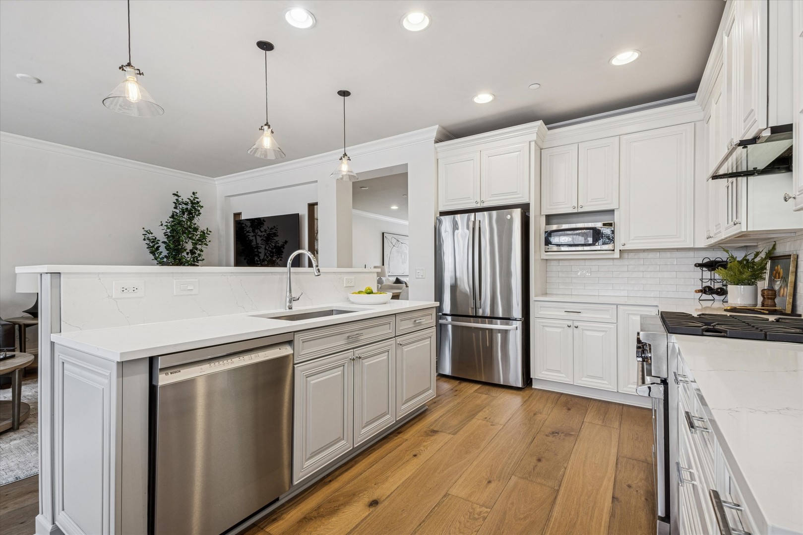 86 W KENNEDY Lane, Hinsdale, IL 60521