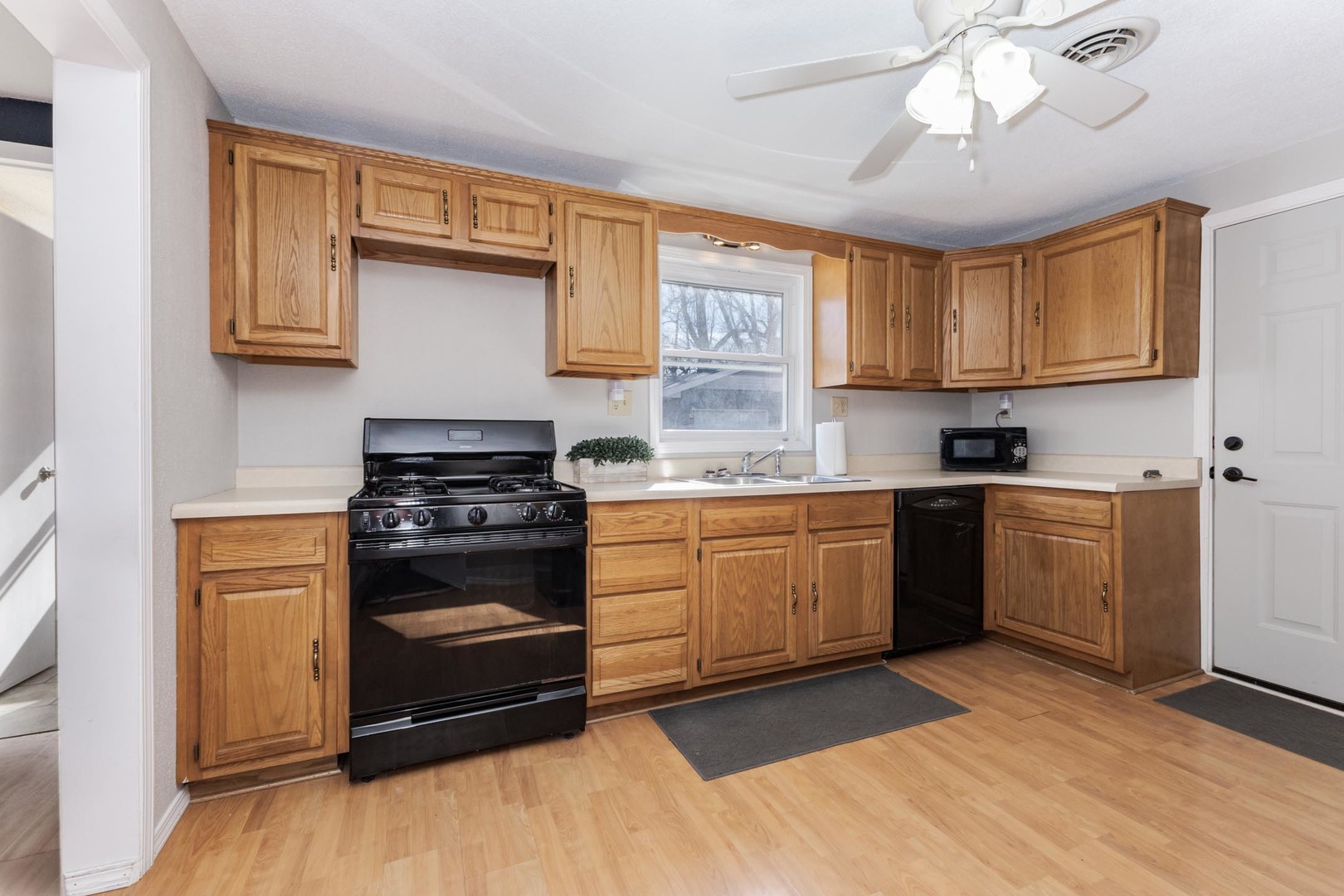 306 E Cooper Street, Colfax, IL 61728