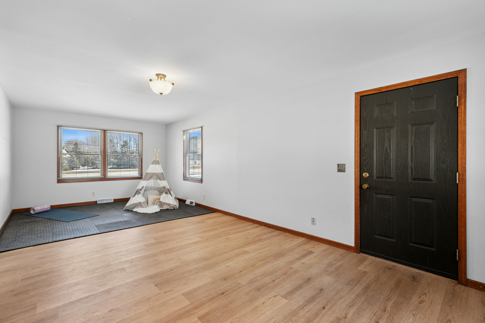 33430 N Hunt Club Road, Libertyville, IL 60048