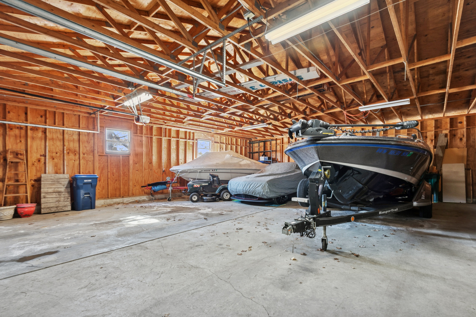 33430 N Hunt Club Road, Libertyville, IL 60048