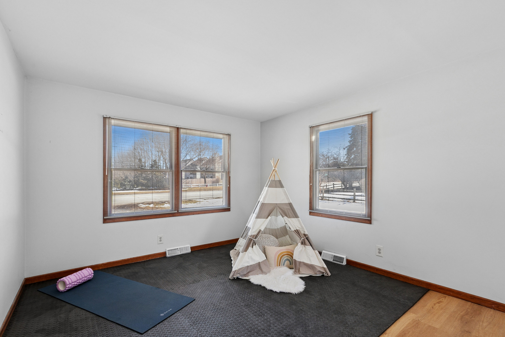 33430 N Hunt Club Road, Libertyville, IL 60048