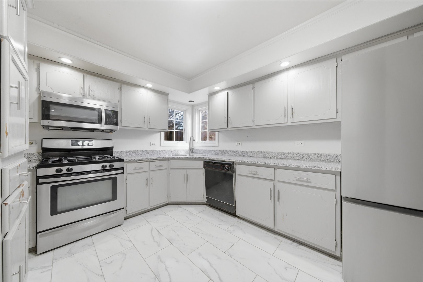 16861 Thackery Avenue, Oak Forest, IL 60452