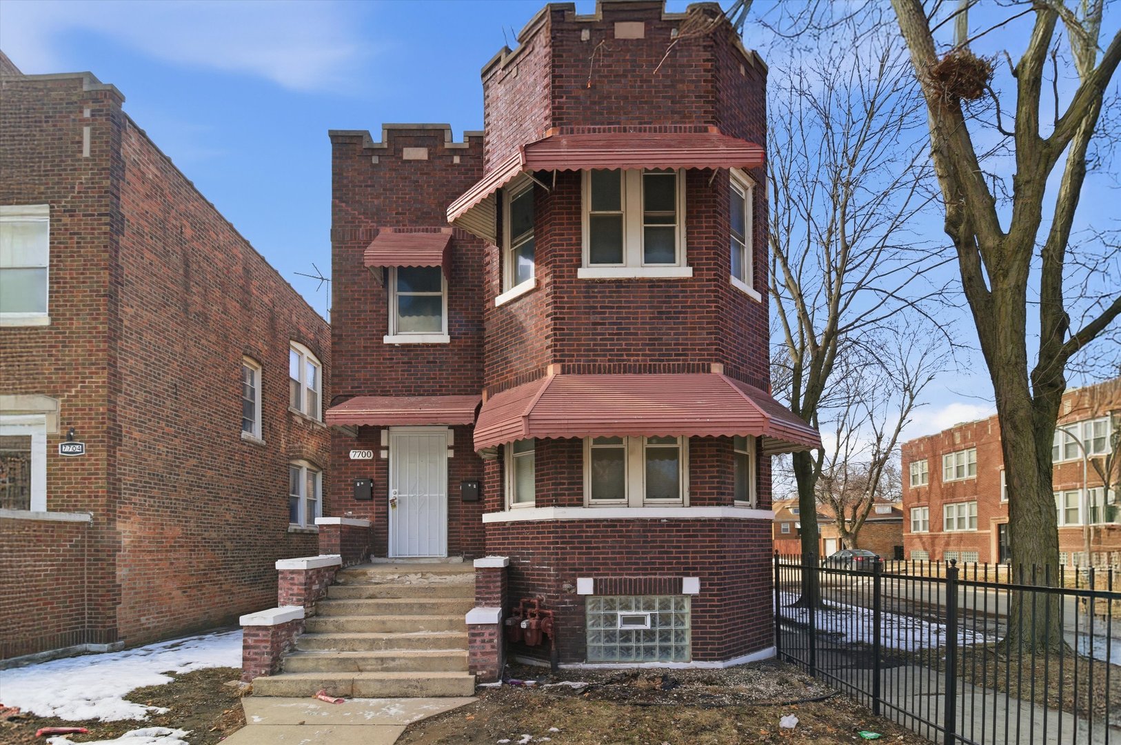 7700 S St. Lawrence Avenue, Chicago, IL 60619