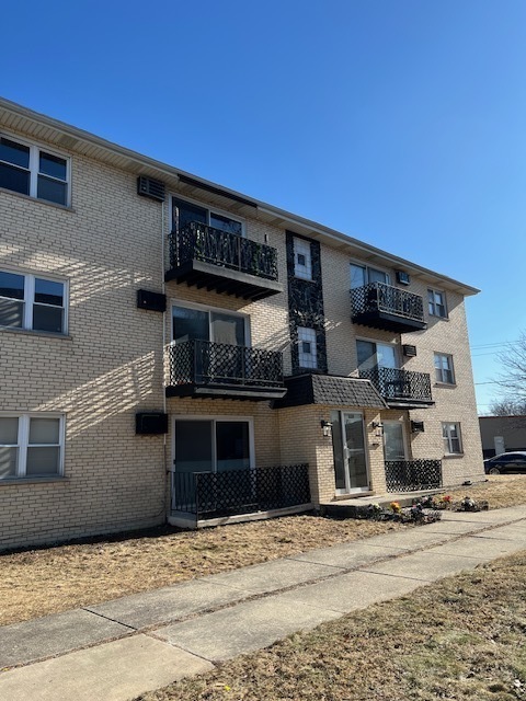 6330 99th Place #2A, Oak Lawn, IL 60453