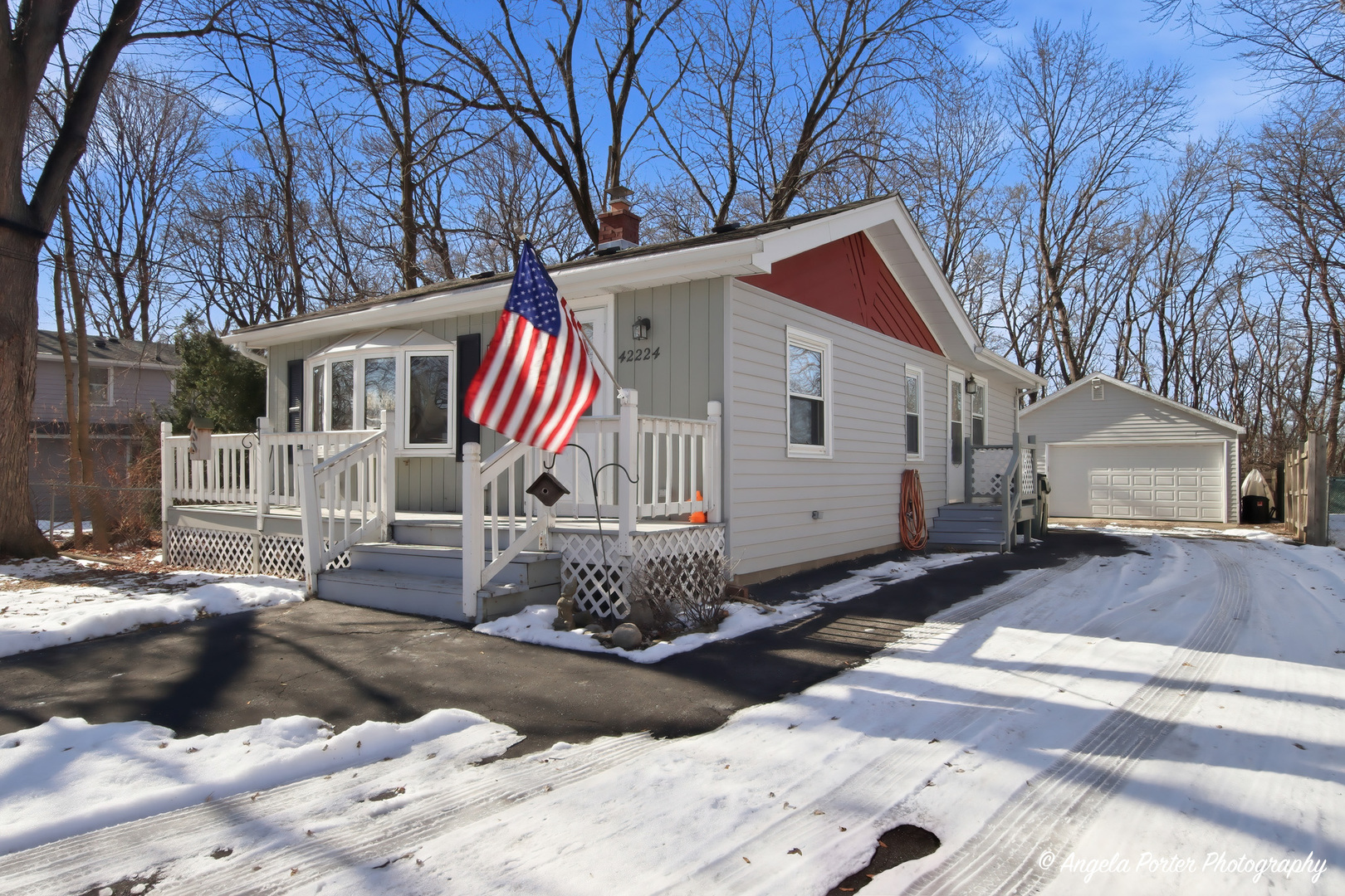 42224 N Lakeview Drive, Antioch, IL 60002