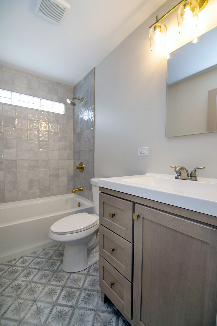 797 S Spring Road, Elmhurst, IL 60126