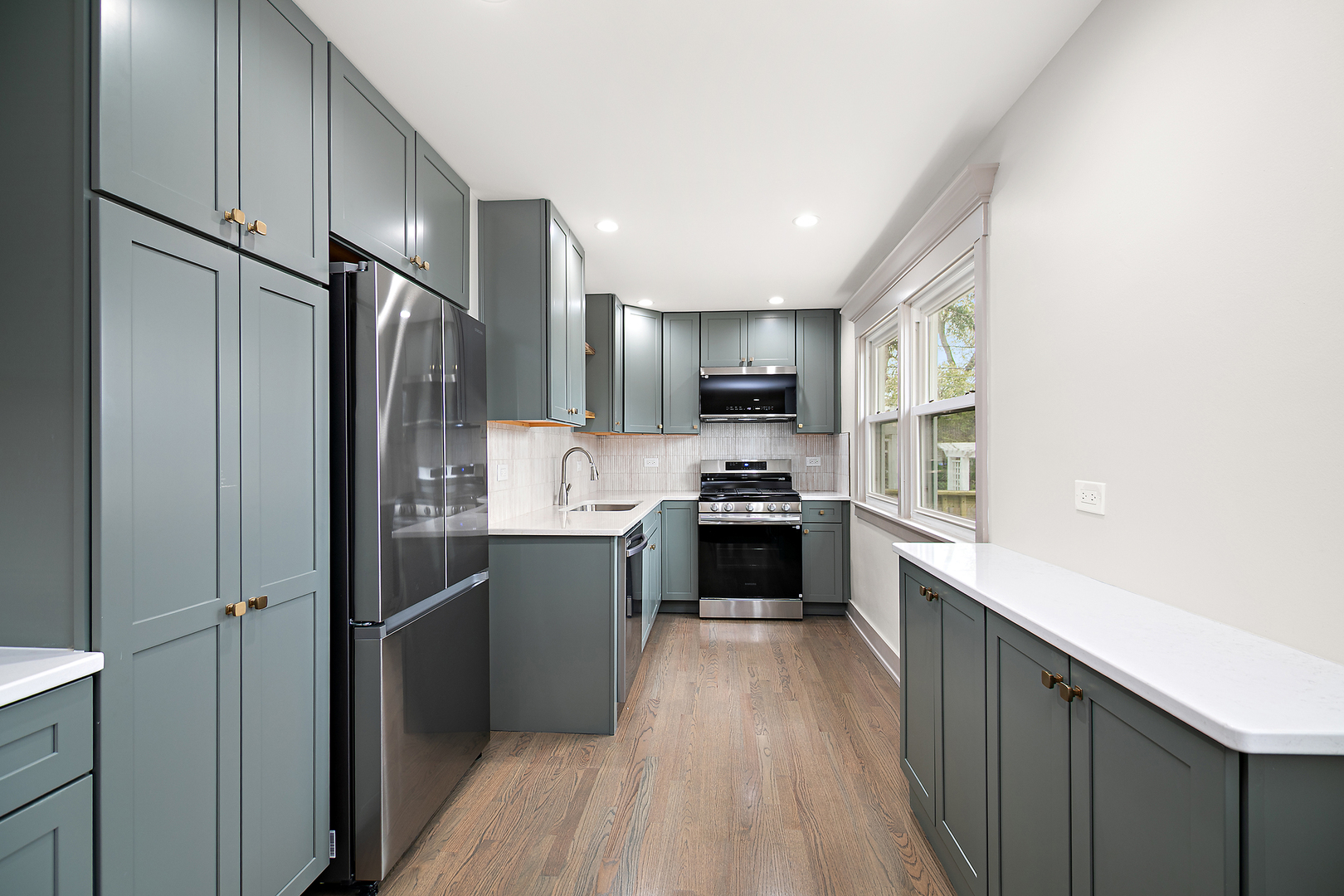 797 S Spring Road, Elmhurst, IL 60126