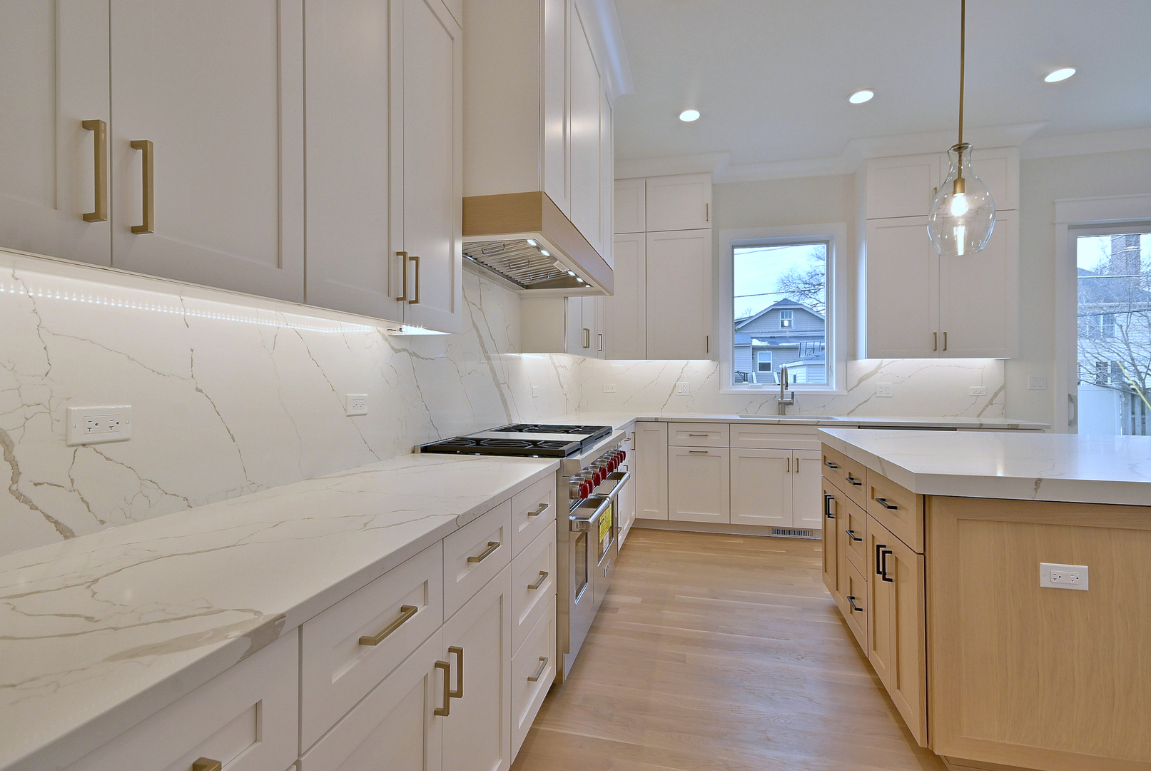 570 S Parkside Avenue, Elmhurst, IL 60126