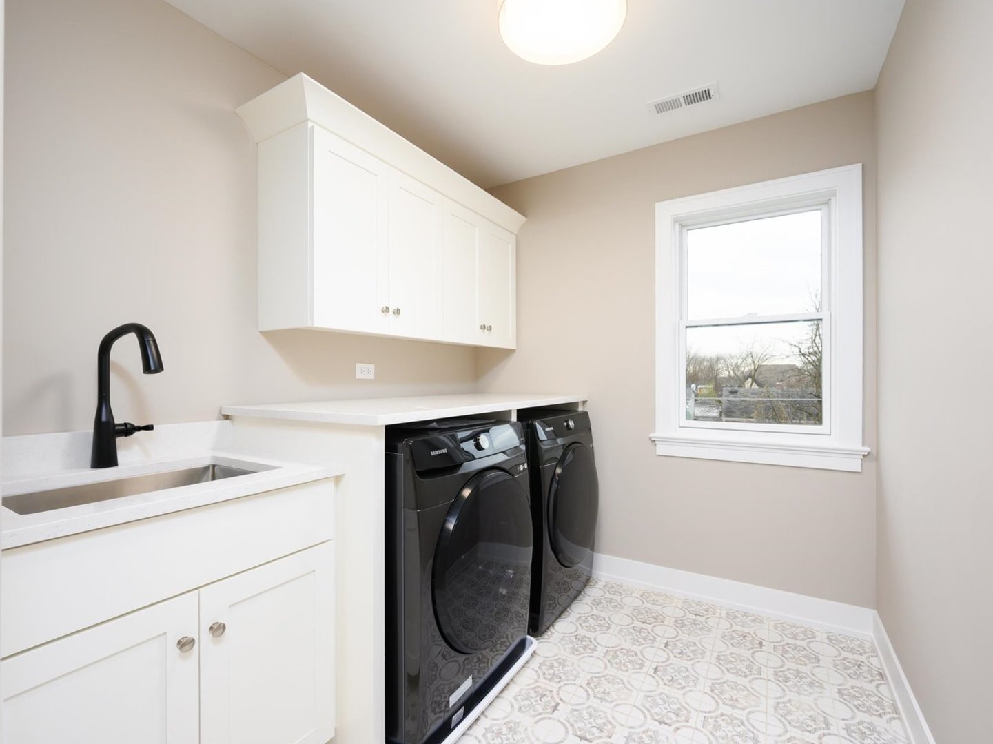 570 S Parkside Avenue, Elmhurst, IL 60126