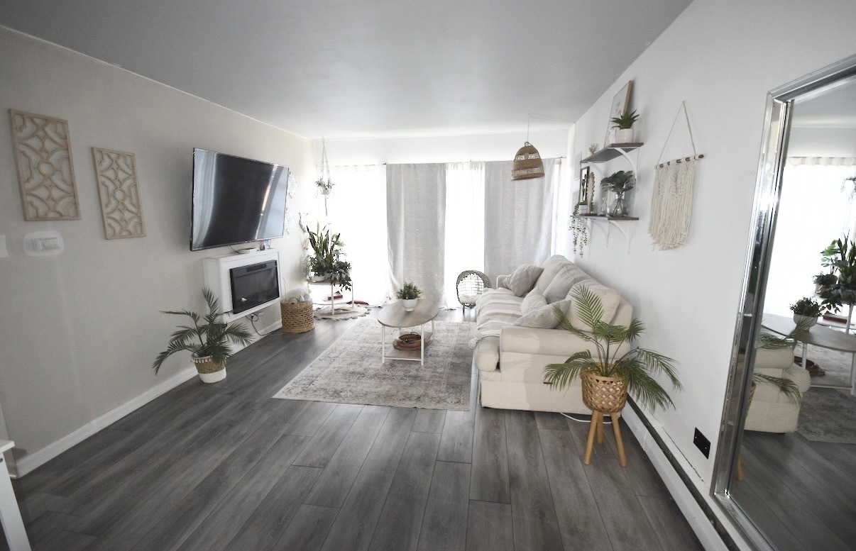 605 N Wolf Road #B9, Hillside, IL 60162