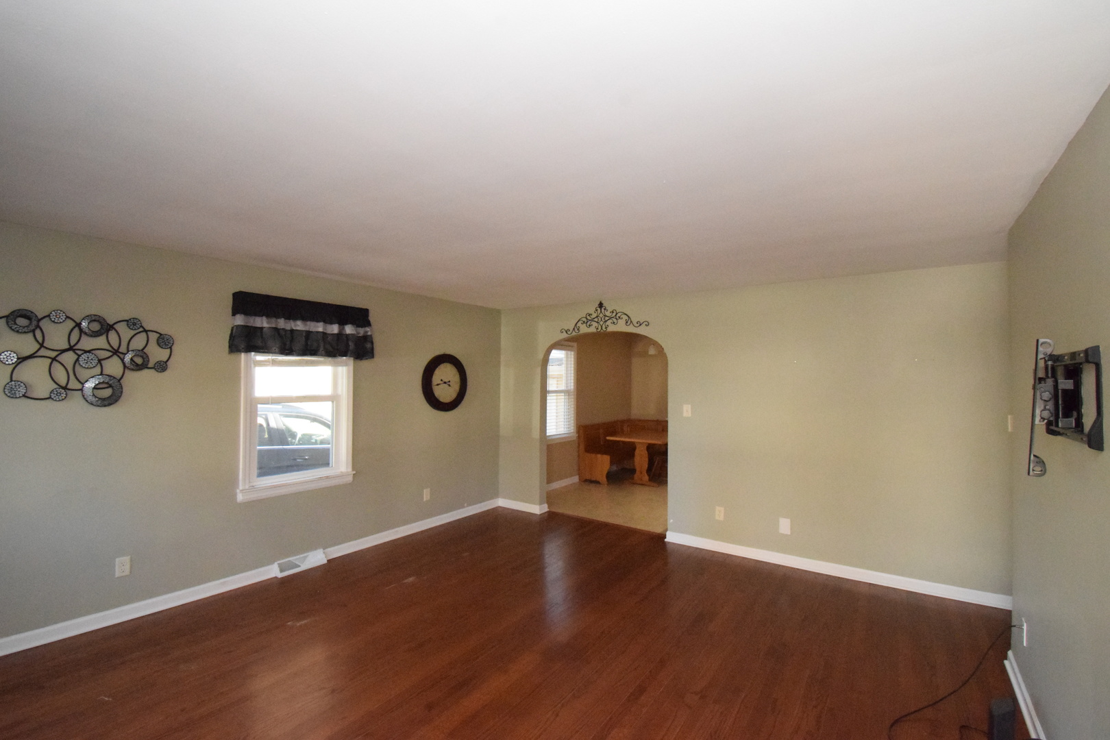 477 W Spring Street, South Elgin, IL 60177