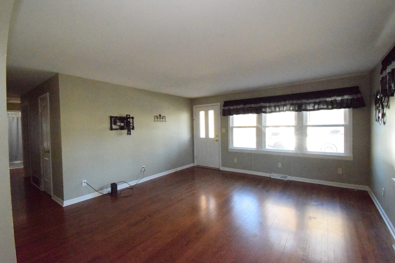 477 W Spring Street, South Elgin, IL 60177