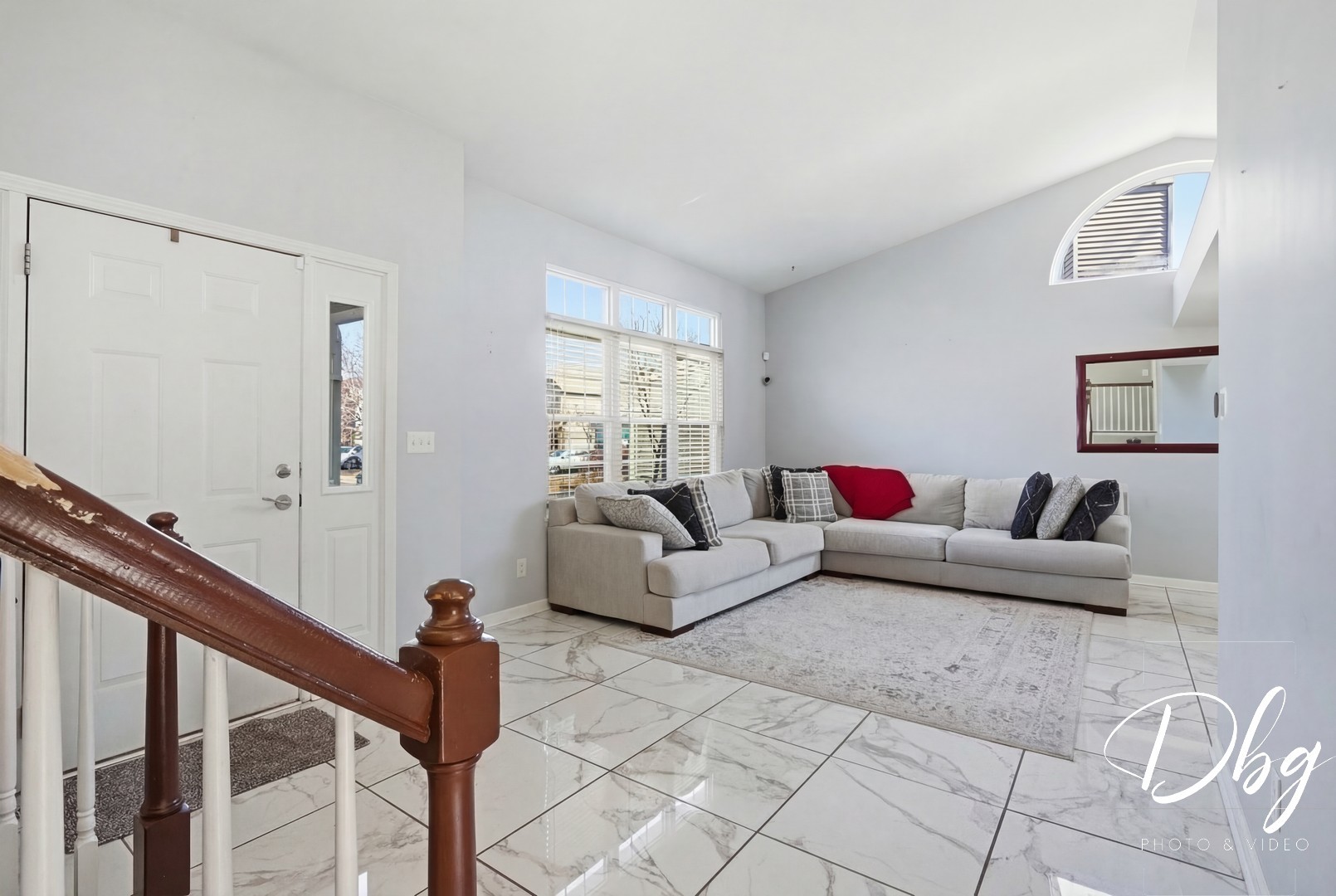 389 E Cherry Cove Lane, Round Lake Beach, IL 60073