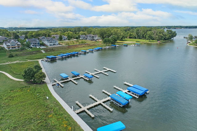 40445 N South Newport Drive, Antioch, IL 60002