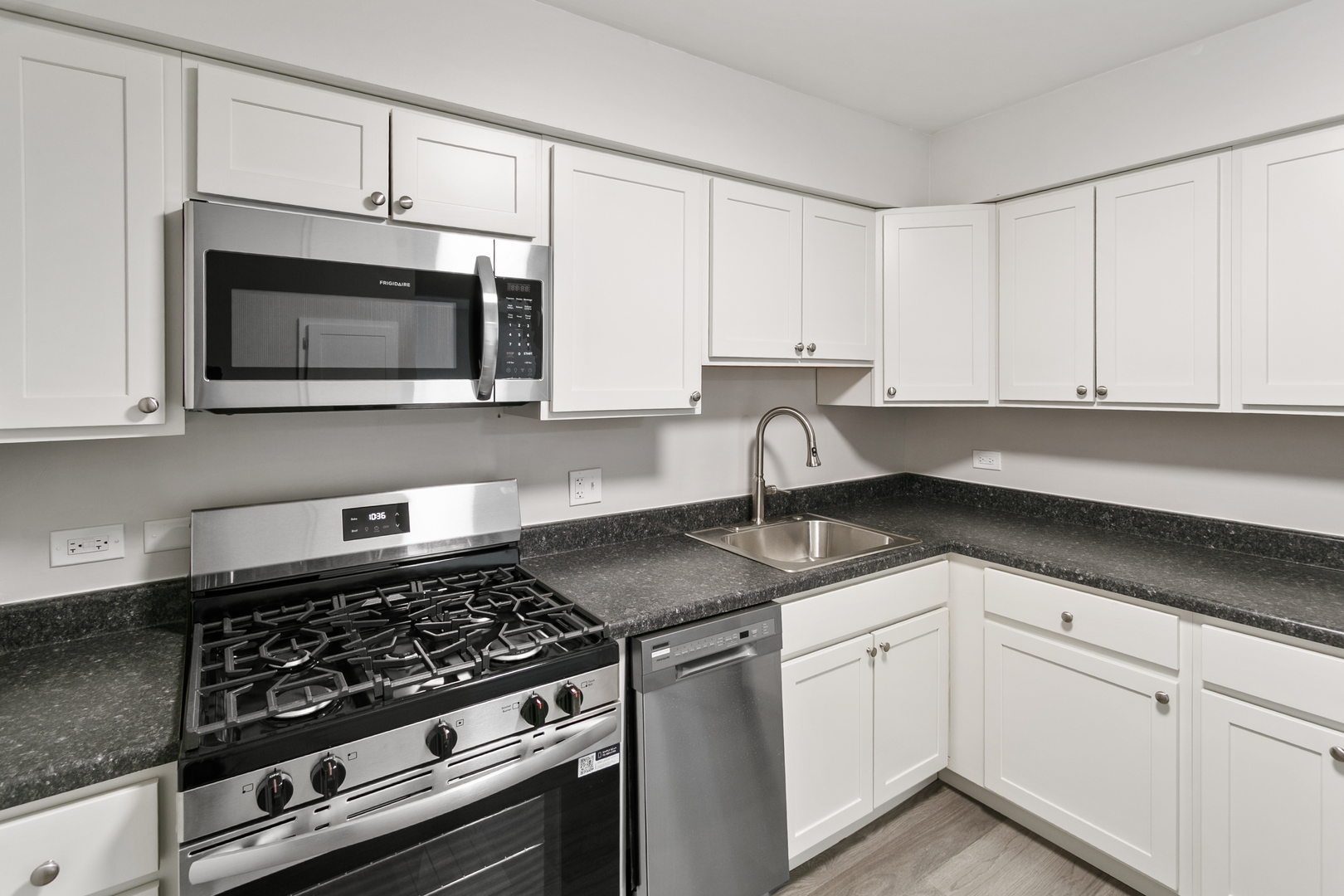 705 S Milwaukee Avenue #110, Libertyville, IL 60048