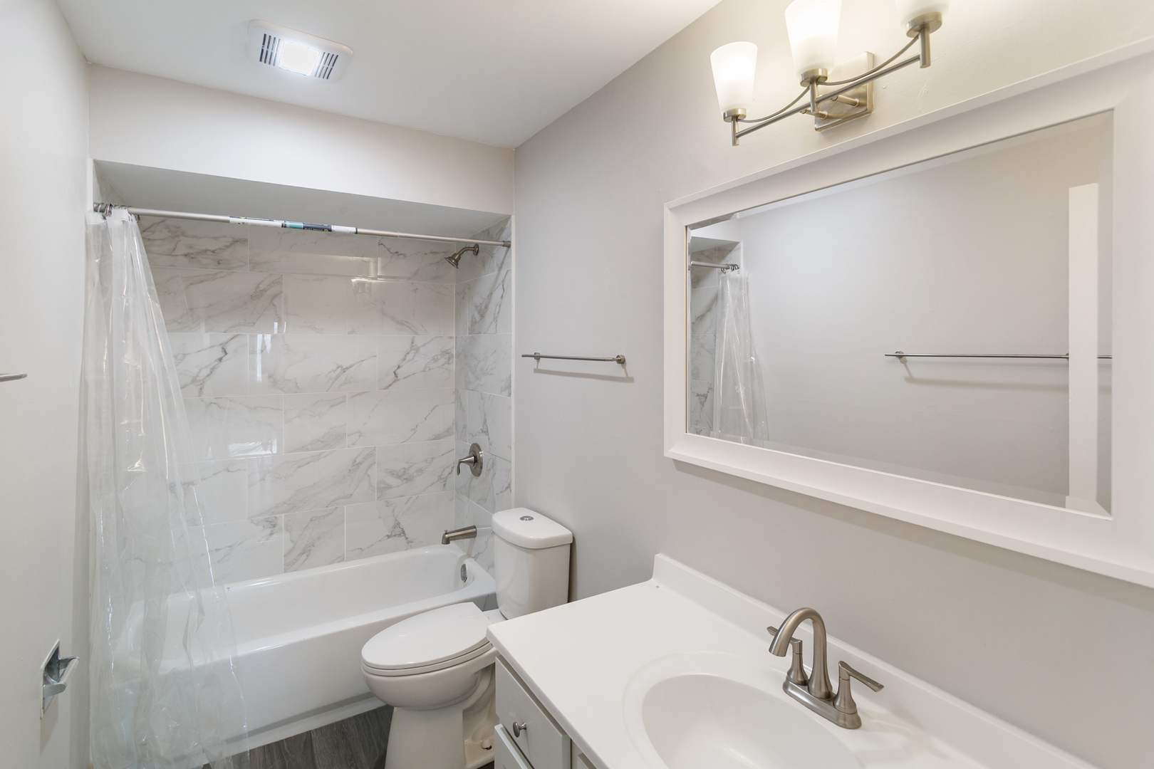 705 S Milwaukee Avenue #110, Libertyville, IL 60048