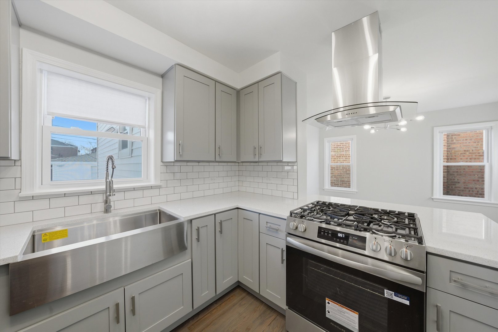 9527 S Woodlawn Avenue, Chicago, IL 60628