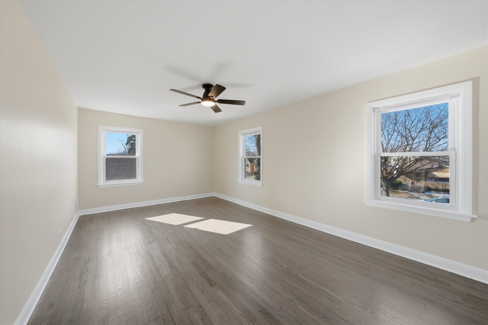 9527 S Woodlawn Avenue, Chicago, IL 60628