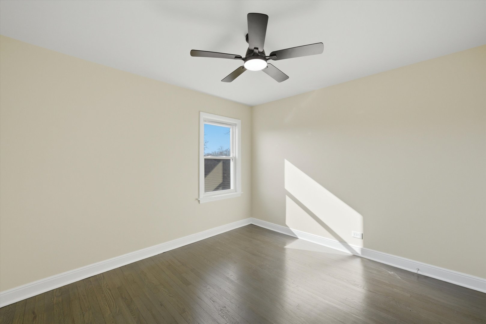 9527 S Woodlawn Avenue, Chicago, IL 60628