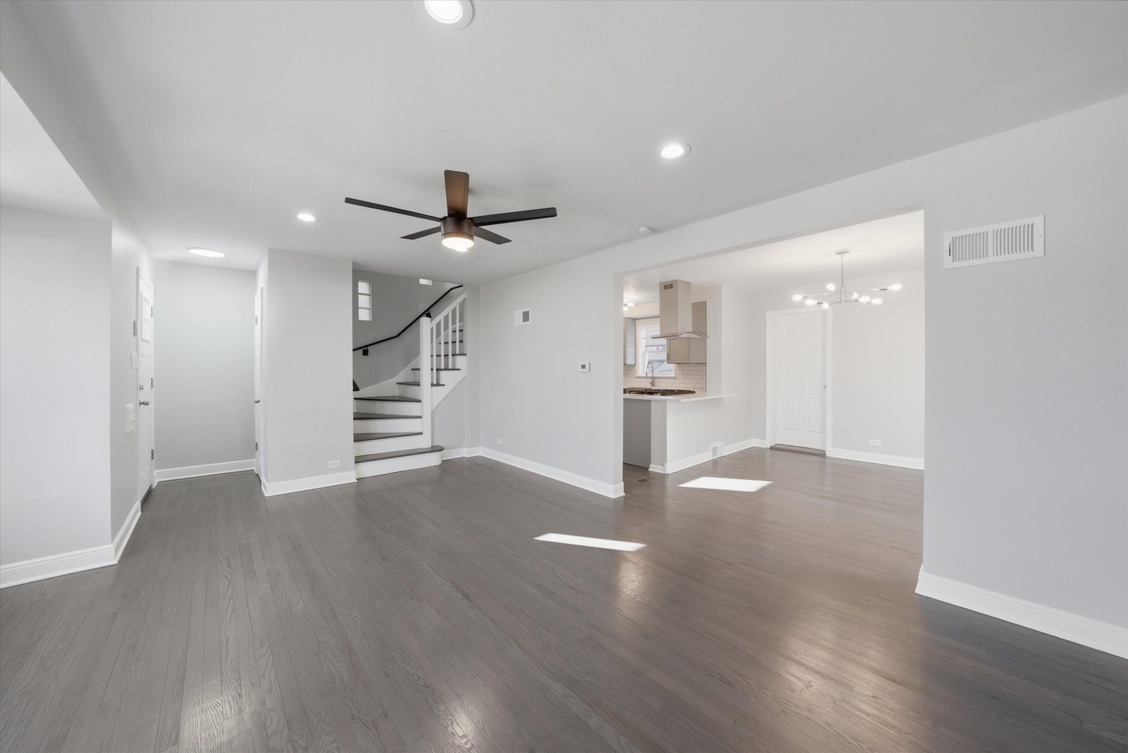 9527 S Woodlawn Avenue, Chicago, IL 60628