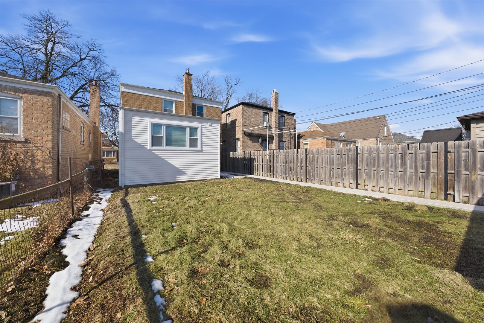 9527 S Woodlawn Avenue, Chicago, IL 60628