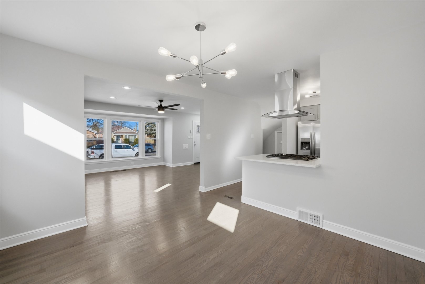 9527 S Woodlawn Avenue, Chicago, IL 60628