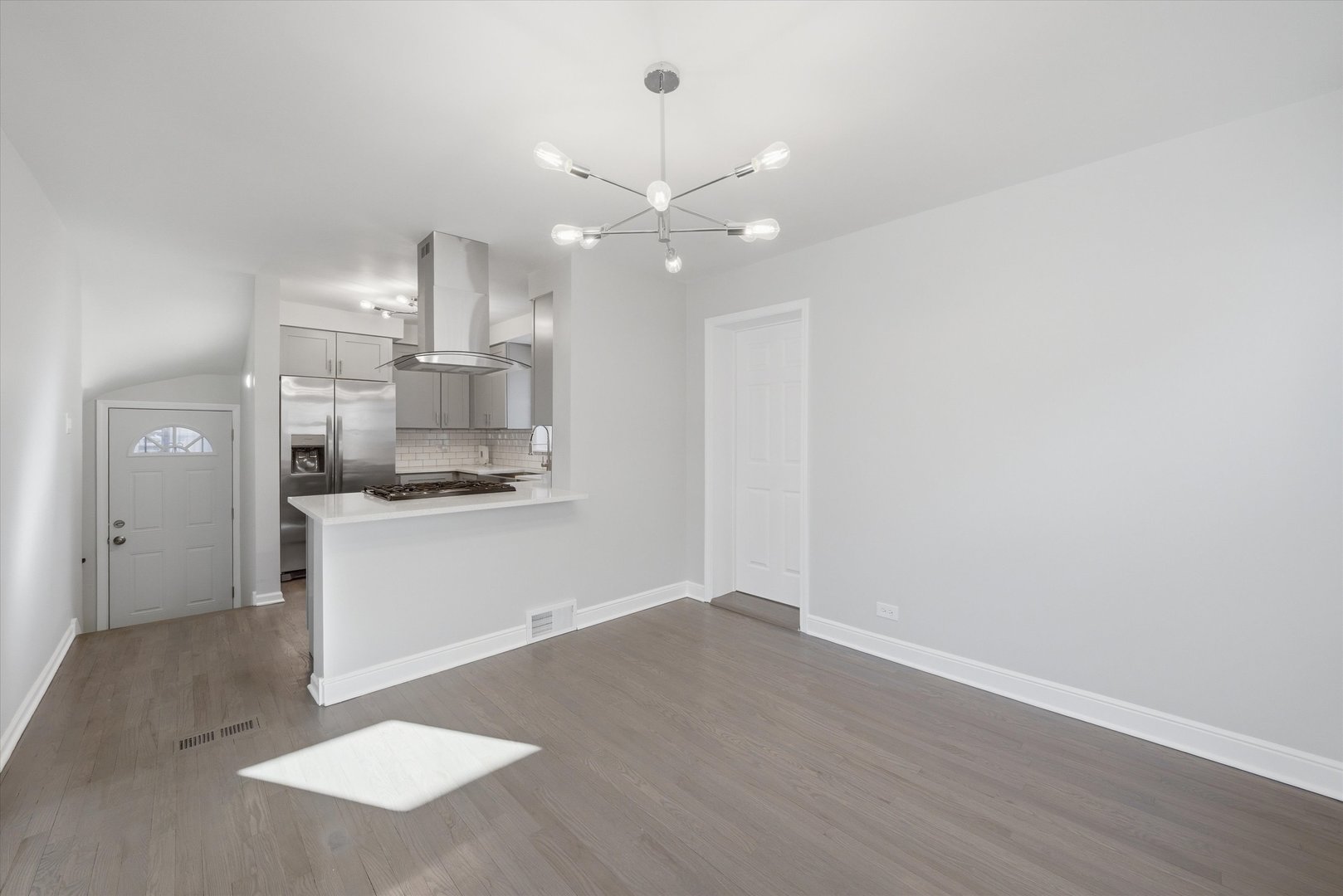 9527 S Woodlawn Avenue, Chicago, IL 60628