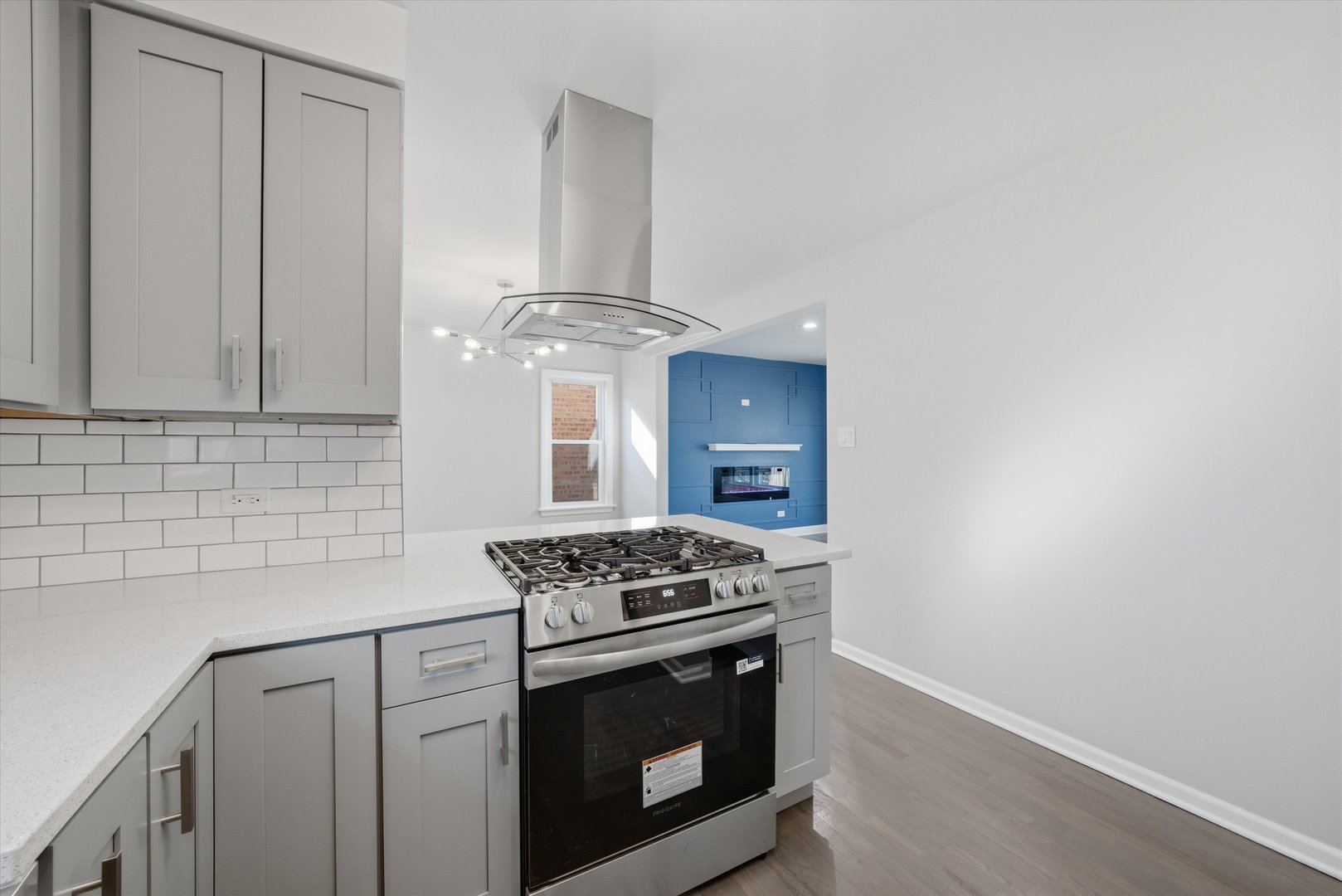 9527 S Woodlawn Avenue, Chicago, IL 60628