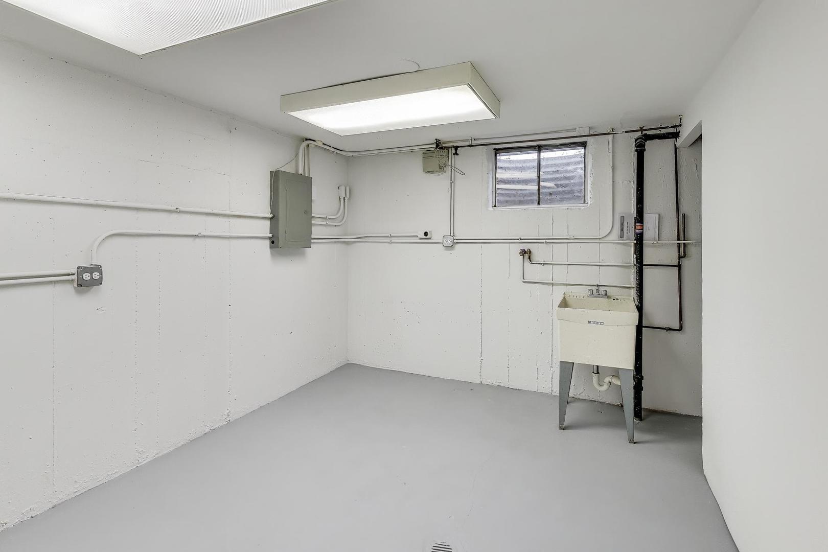 1421 Cynthia Avenue, Park Ridge, IL 60068