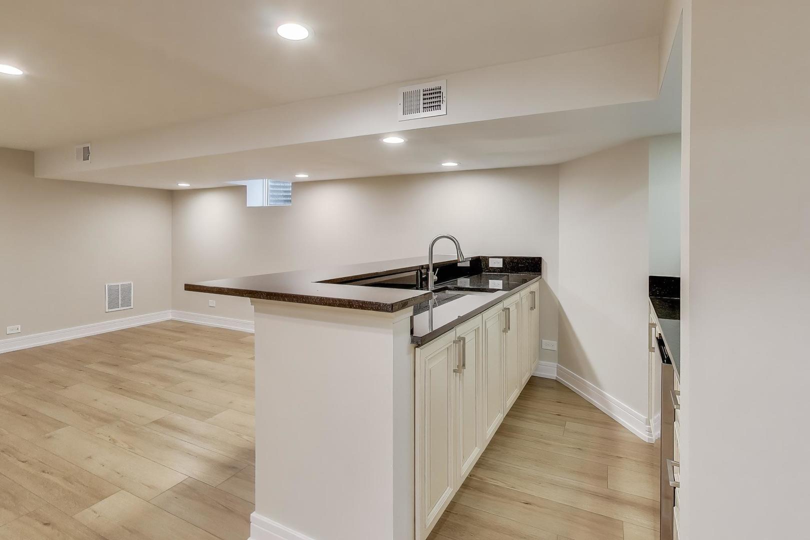 1421 Cynthia Avenue, Park Ridge, IL 60068