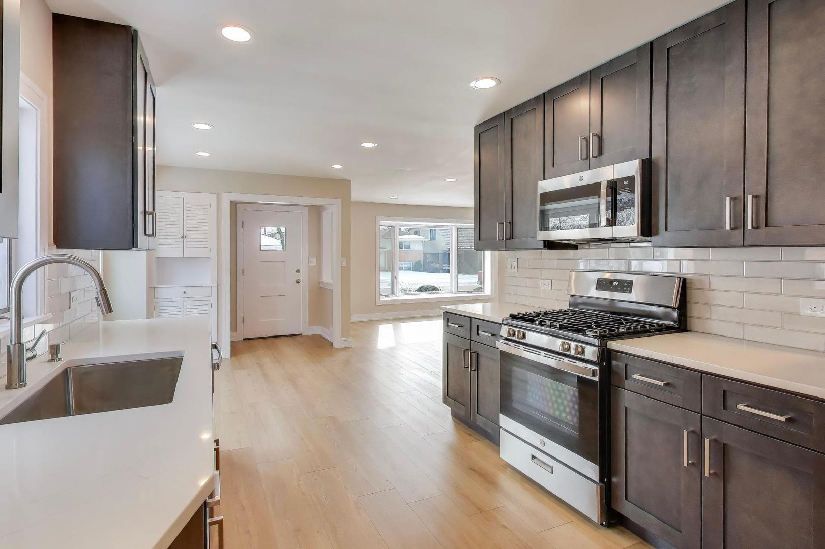 1421 Cynthia Avenue, Park Ridge, IL 60068