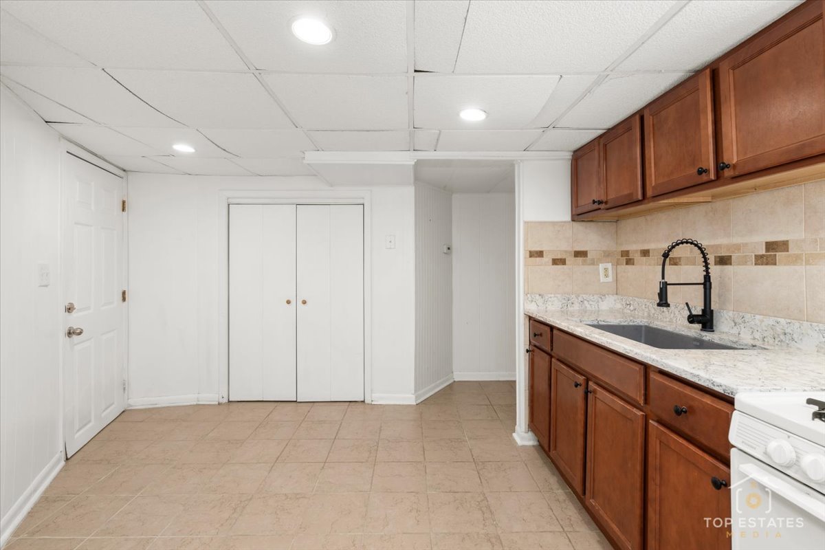 19 S 4th Avenue #A, St. Charles, IL 60174