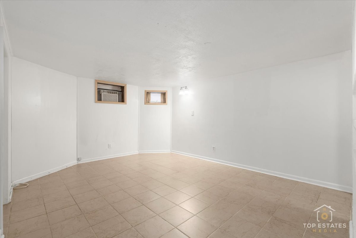 19 S 4th Avenue #A, St. Charles, IL 60174