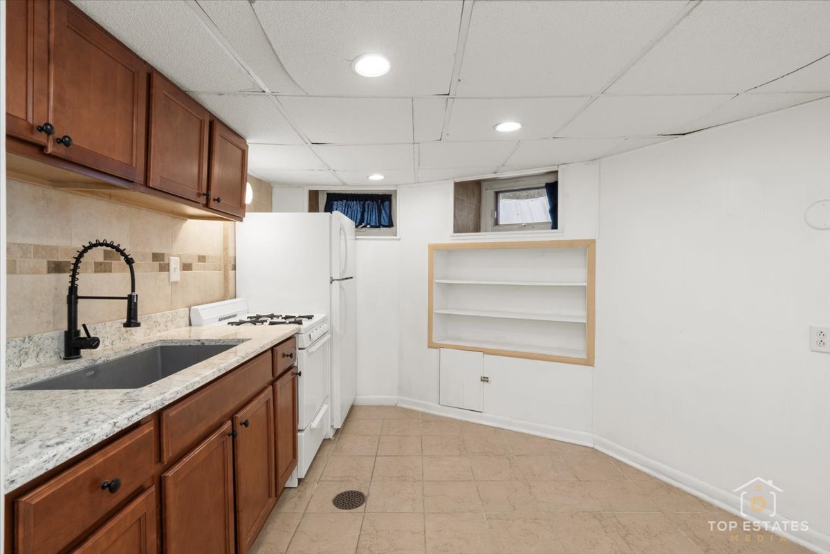 19 S 4th Avenue #A, St. Charles, IL 60174