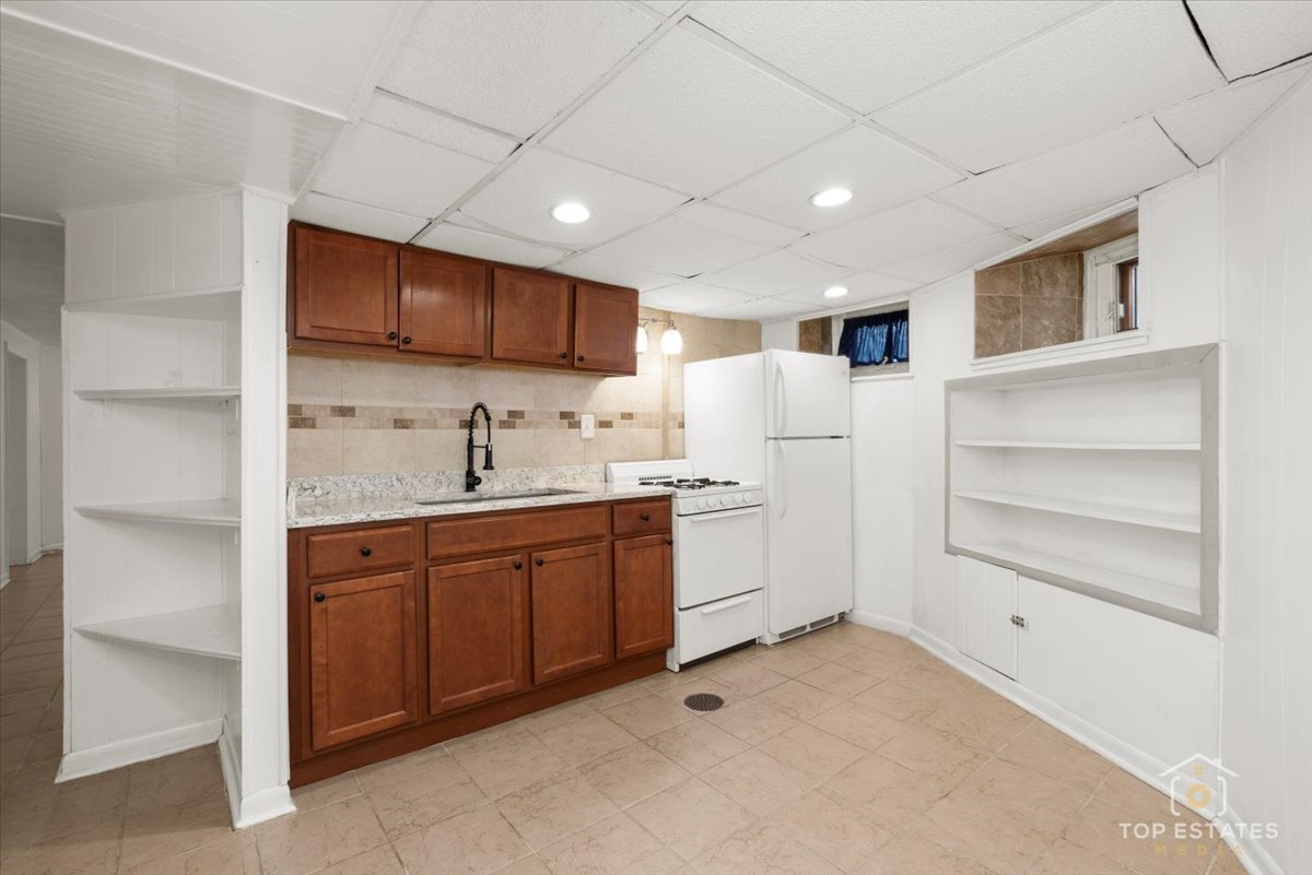 19 S 4th Avenue #A, St. Charles, IL 60174