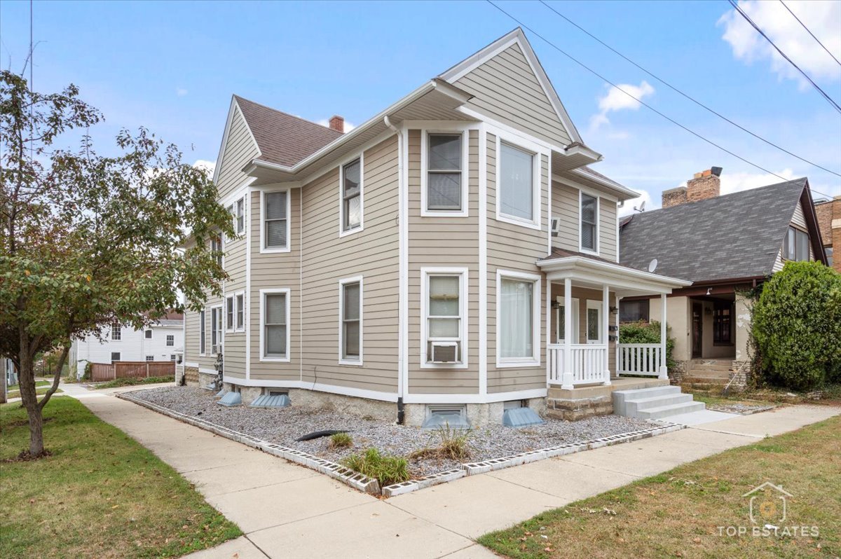 19 S 4th Avenue #A, St. Charles, IL 60174
