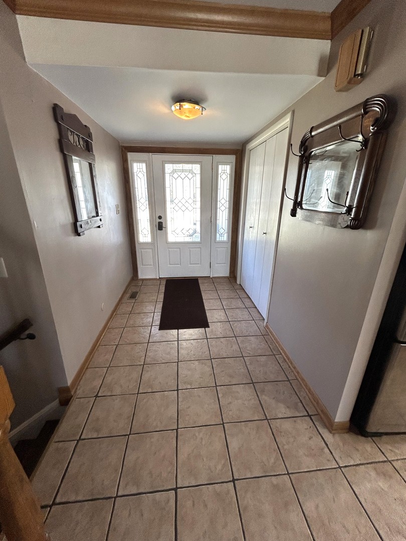 2S230 Ivy Lane, Lombard, IL 60148