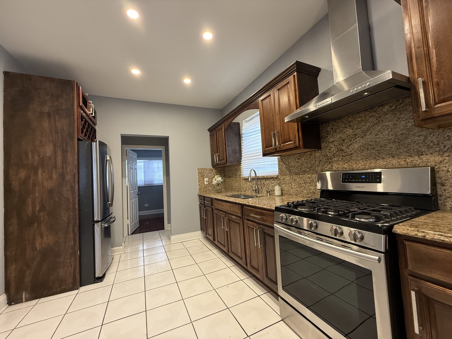 2133 W 71st Street, Chicago, IL 60636