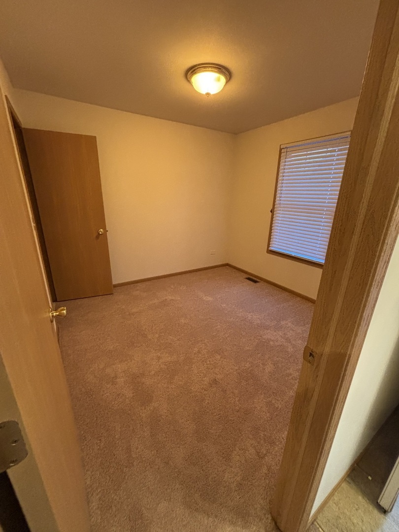 5837 Fieldstone Trail, McHenry, IL 60050