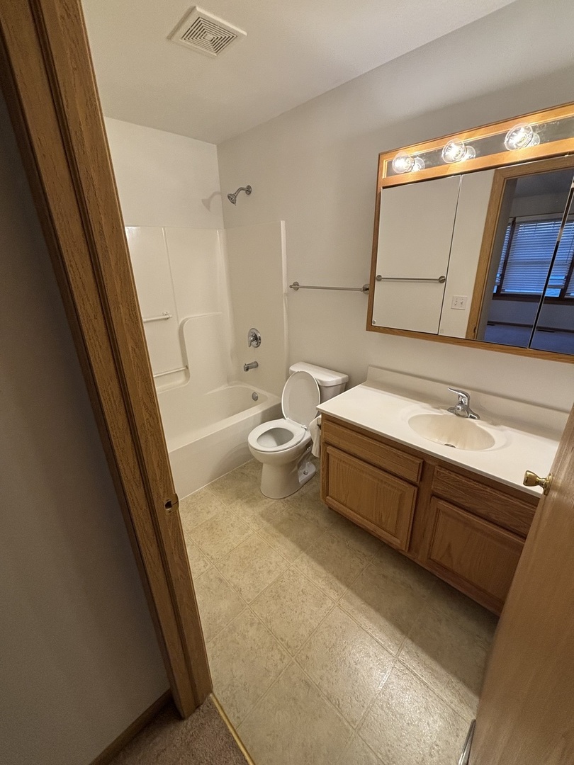 5837 Fieldstone Trail, McHenry, IL 60050