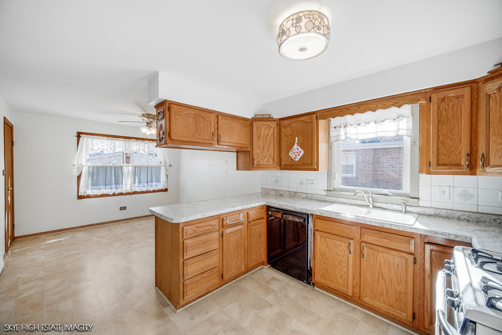 8121 Mcvicker Avenue, Burbank, IL 60459