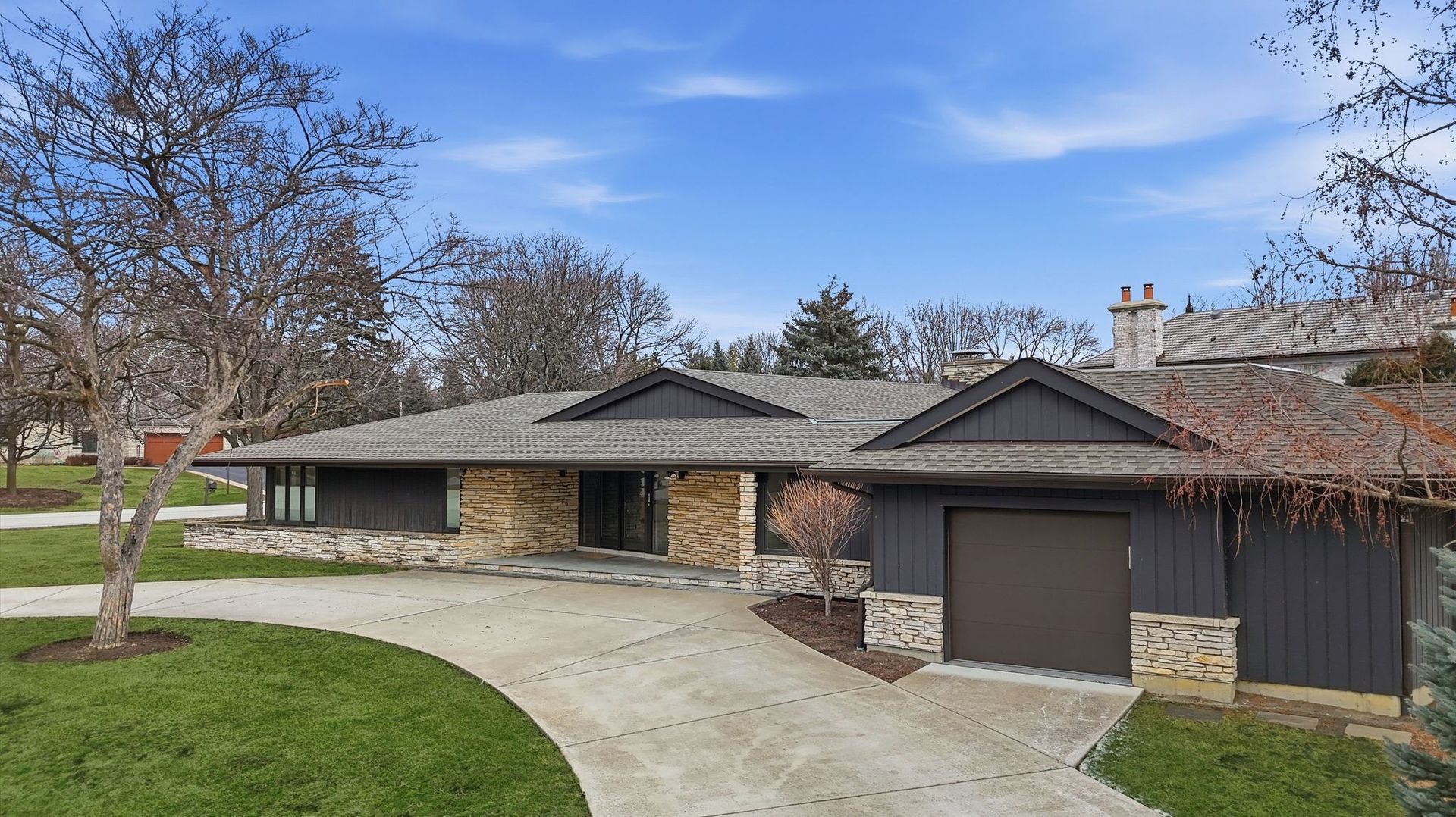 901 S Burton Place, Arlington Heights, IL 60005