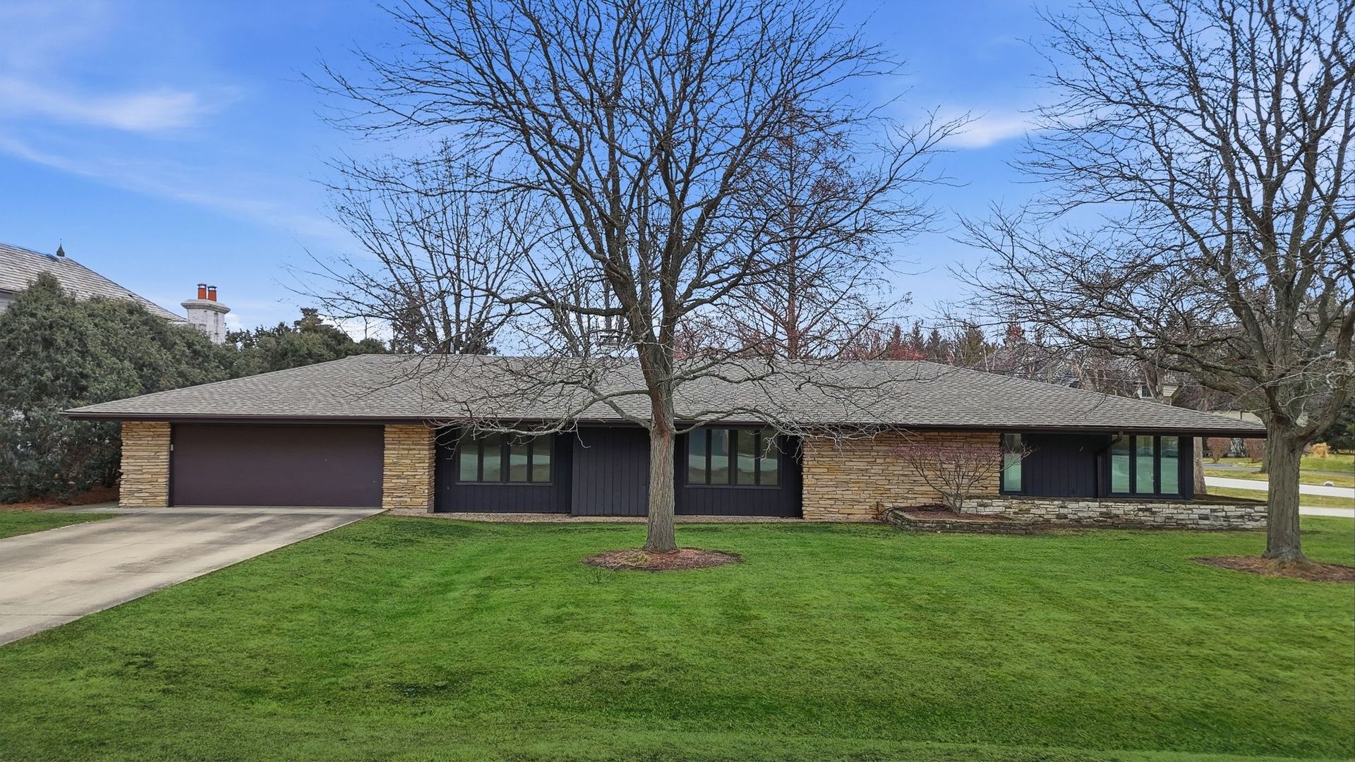 901 S Burton Place, Arlington Heights, IL 60005