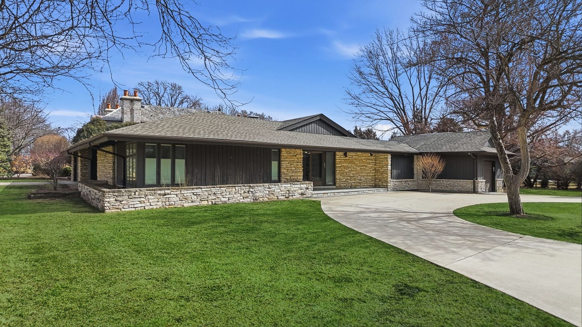 901 S Burton Place, Arlington Heights, IL 60005