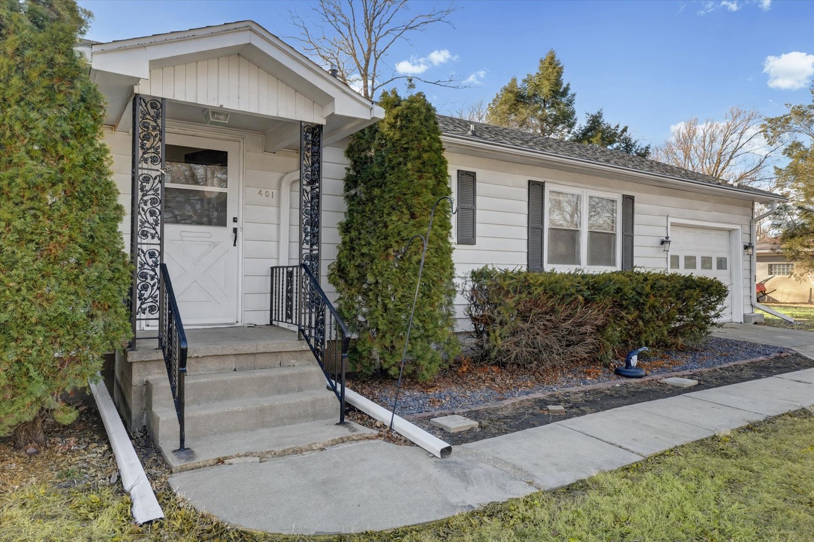 401 Oak Drive, Roberts, IL 60962