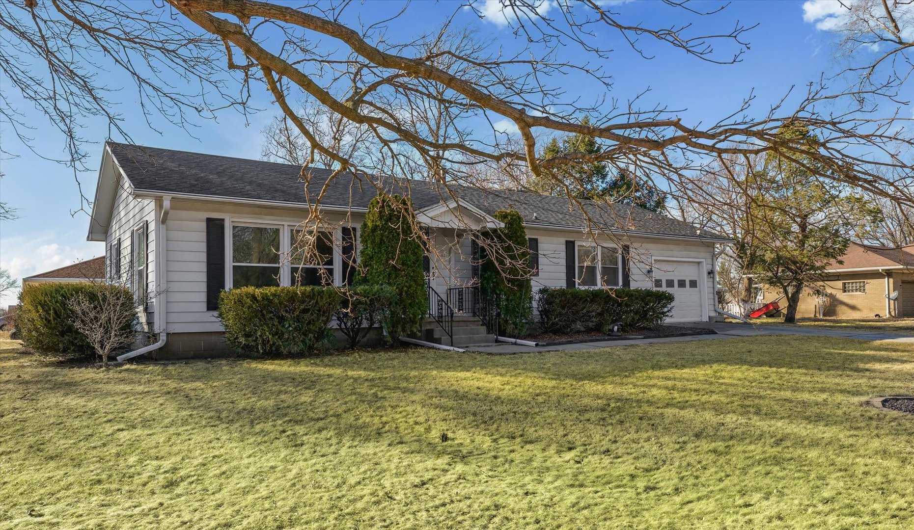 401 Oak Drive, Roberts, IL 60962