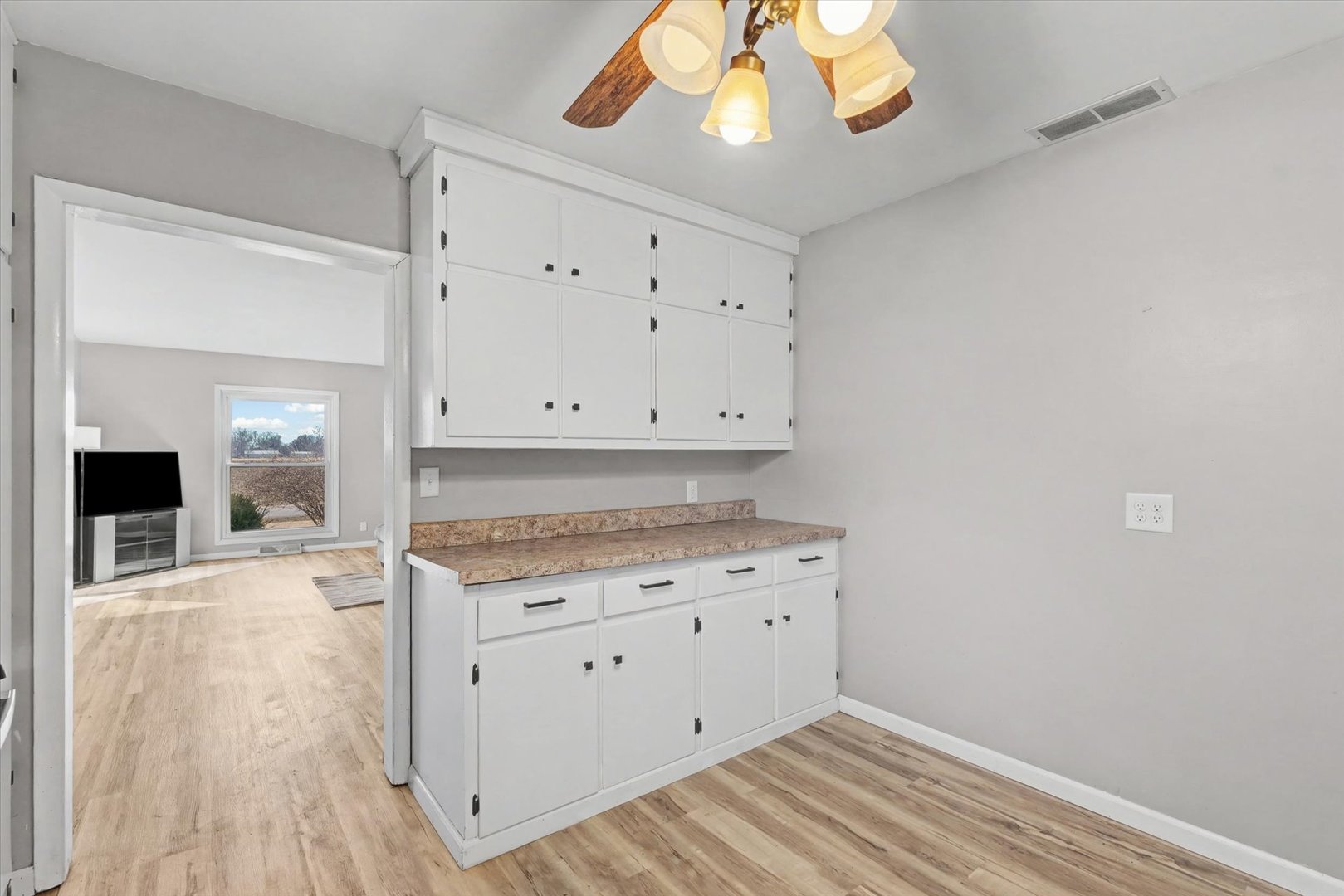 401 Oak Drive, Roberts, IL 60962