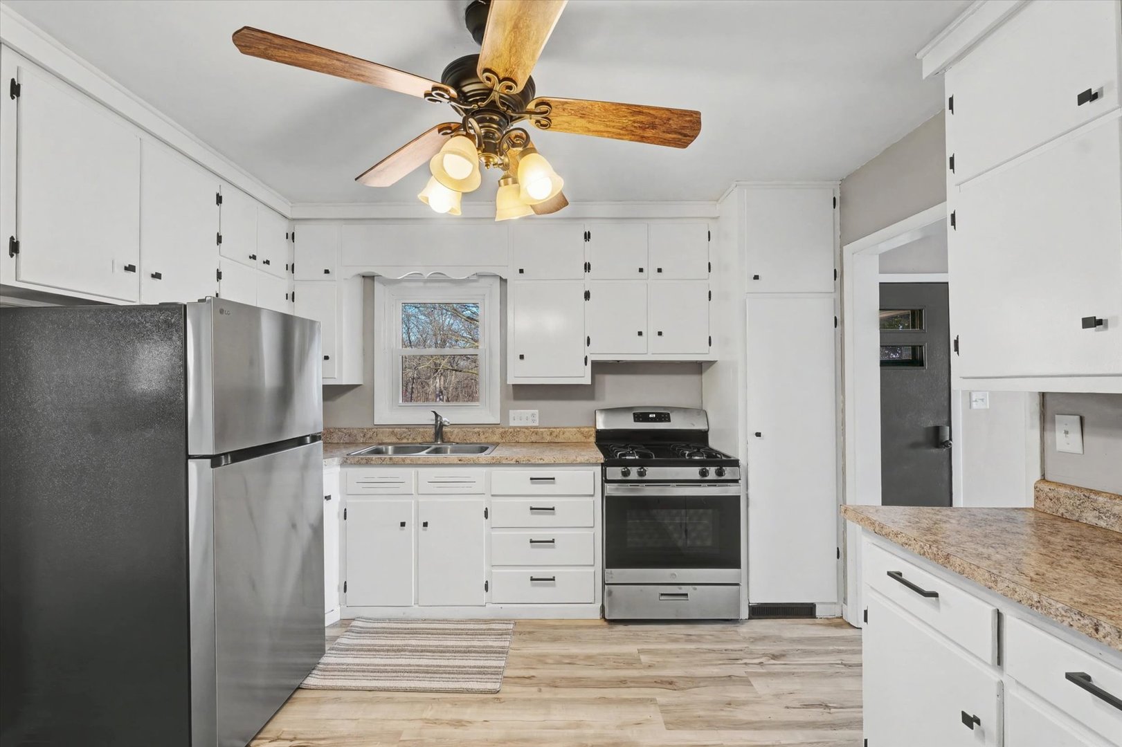 401 Oak Drive, Roberts, IL 60962