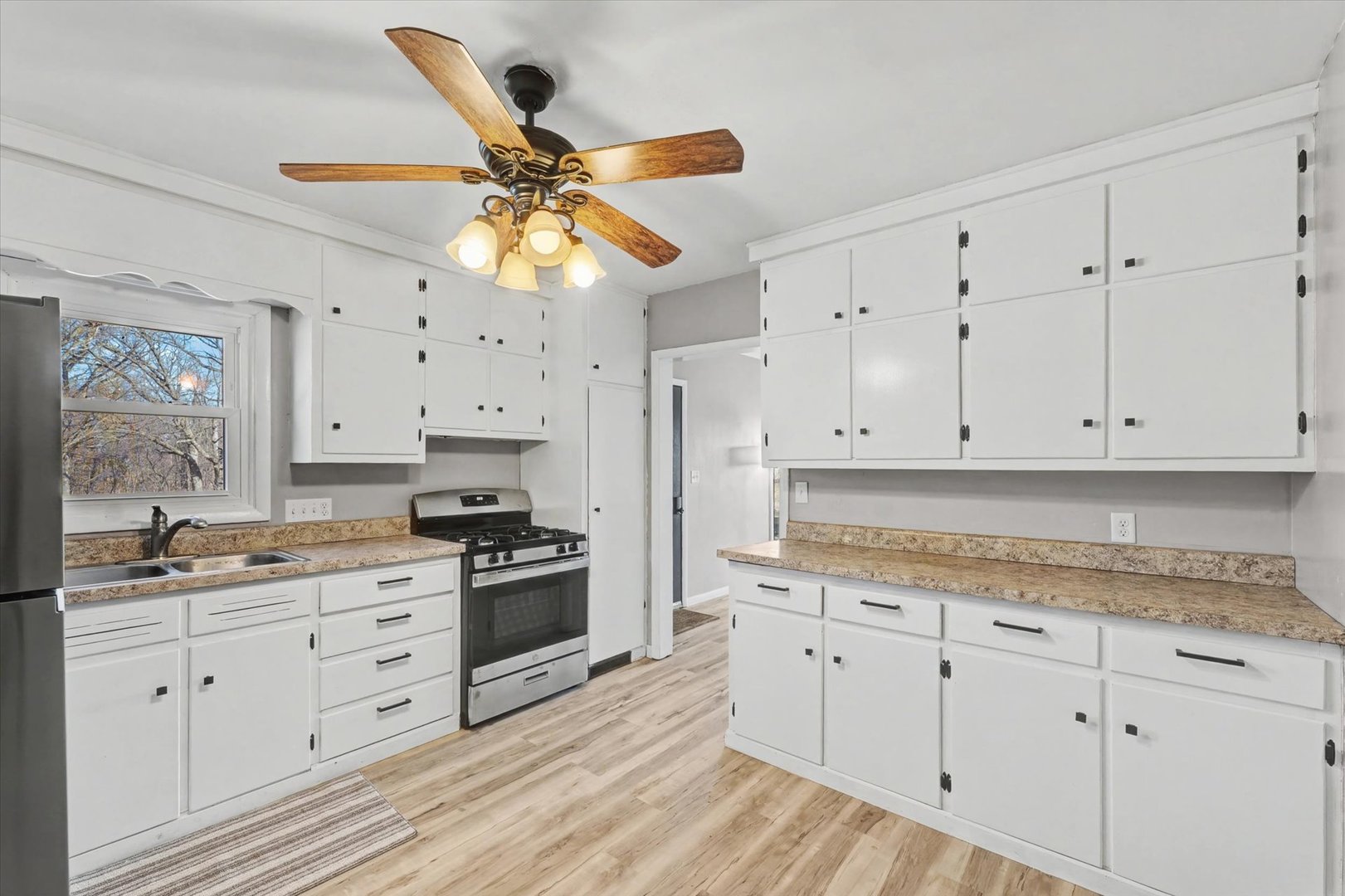 401 Oak Drive, Roberts, IL 60962