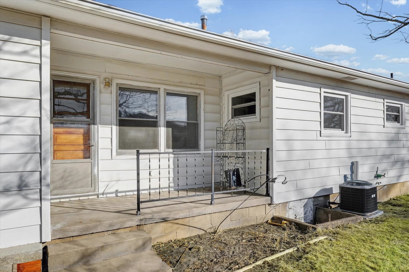 401 Oak Drive, Roberts, IL 60962